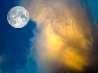 Fototapeta na wymiar full moon Gold cloud in the blue sky