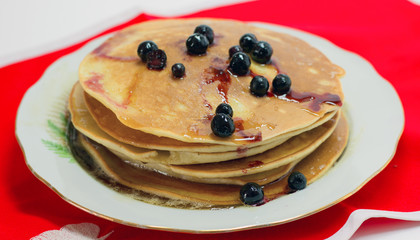 Pancake with black currant and liquid honey