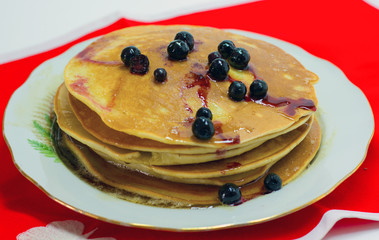 Pancake with black currant and liquid honey