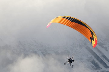 buszujacy w chmurach