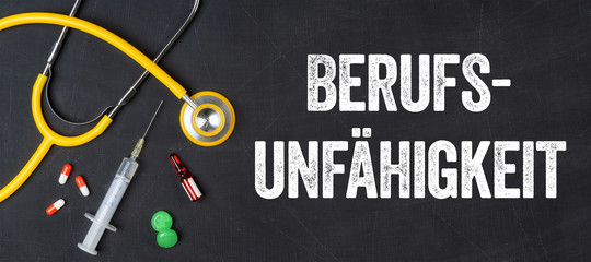 Stethoskop und Medikamente - Berufsunfähigkeit