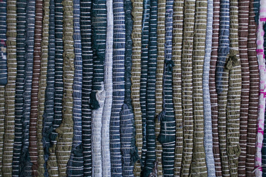 Jarapa. Textura de textiles. Fondo de textil. Fondo de colores. Alfombra. Alfombra multicolor. 