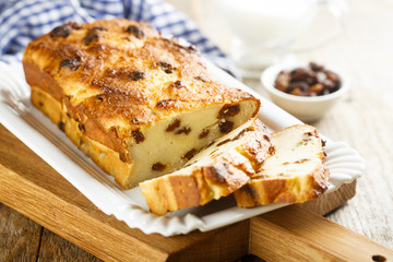 Cottage cheese bake with raisins