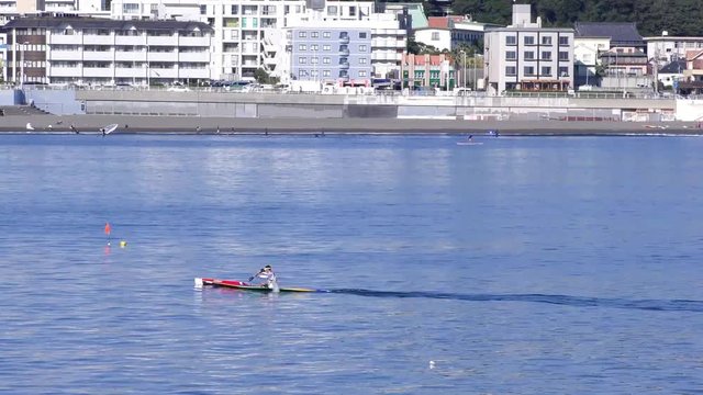 江ノ島の海でシーカヤックの練習