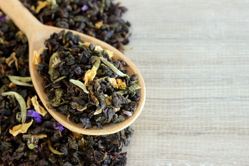 Miscela di tè nero,verde,bianco e fiori