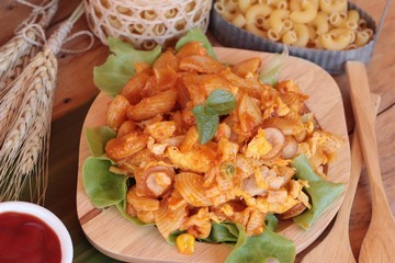 Fried macaroni with sausage and tomato sauce.