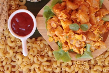 Fried macaroni with sausage and tomato sauce.