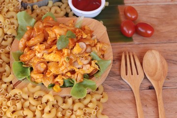 Fried macaroni with sausage and tomato sauce.