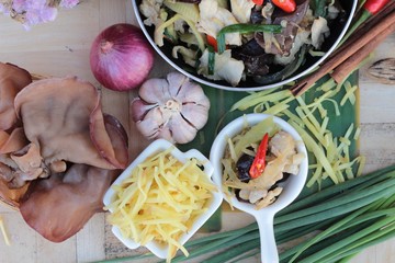 Stir fried chicken, ginger and fresh ginger sliced.