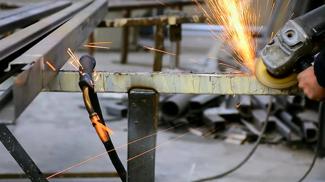 Sanayide Metal Taşlama Ustası