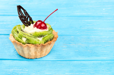 Tart with kiwi