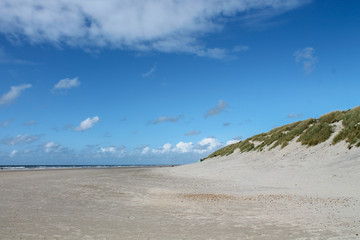 Blick auf leeren Strand in Dänemark
