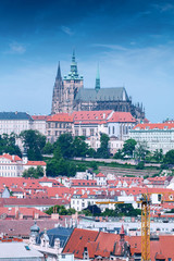 Obraz premium Panoramic view of St. Vitus Cathedral and Castle in Prague, Czech Republic. Beautiful dramatic picture in pink colors