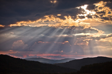 Letni zachód słońca w górach w Muszynie © rogozinski