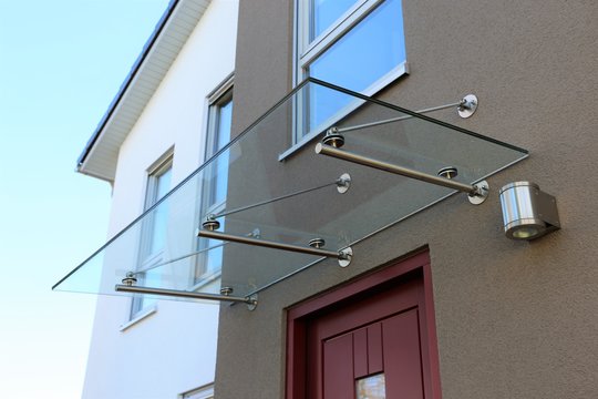 Haust&uuml;r-Vordach aus Glas
(Glass canopy front door)