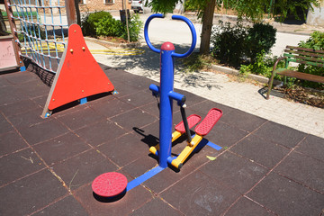 mobiliario deportivo en un parque