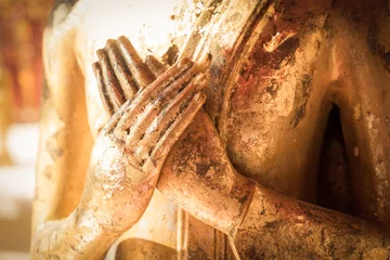 Selbstklebende Fototapete Buddha Nahaufnahme Hand der Statue Buddha.buddhism Konzept