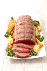 baked roast beef with vegetables
