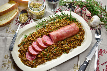 Cotechino con lenticchie al rosmarino