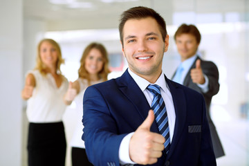 Business people, thumbs up
