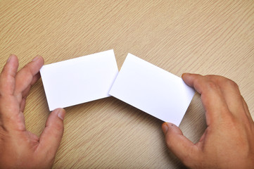 Obraz premium Hand hold blank mockup business card for branding and logo printing.