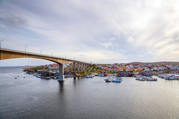 Obraz premium bridge across the ocean