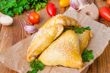Mini pies with chicken and vegetables