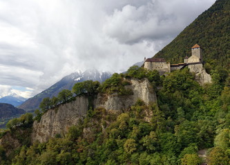 Fototapeta premium Burg Tirol - Südtirol - Meran