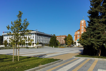Obraz premium Panoramic view of Town Hall and Fountain in the center of City of Pleven, Bulgaria