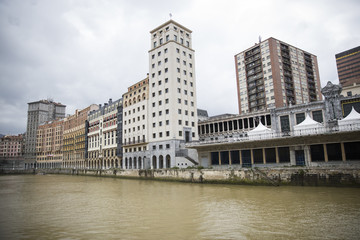 Fototapeta premium View of ria del Nervion de Bilbao, Spain