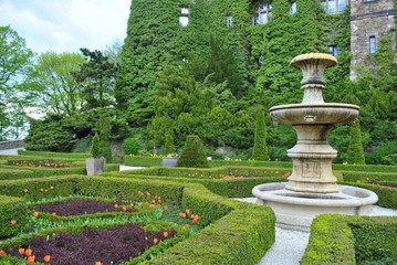 Barokowy ogród z fontanną - obrazy, fototapety, plakaty