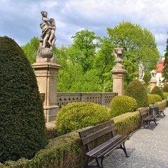 Barokowy ogród z rzeźbami