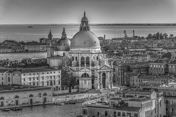 Fototapeta na wymiar Basilika Santa Maria di Salute in Venedig - Monochrom