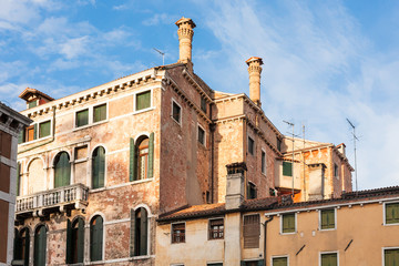 Fototapeta na wymiar old living houses in Venice city