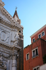 Fototapeta na wymiar facade of church and house in Venice