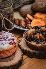 pie on wooden saucer