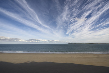 Fototapeta na wymiar Wide Angle deserted beach, Tenby
