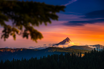 Obraz premium Mt Thielsen at Sunrise Oregon Landscape
