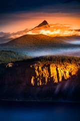 Obrazy na Szkle  Mt Thielsen o wschodzie stanu Oregon Krajobraz Kompozycja pionowa