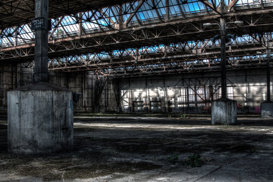 Abandonned Hangar with a roof structure Eiffel