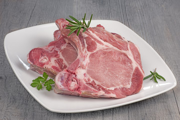 côtes de porc échine crues