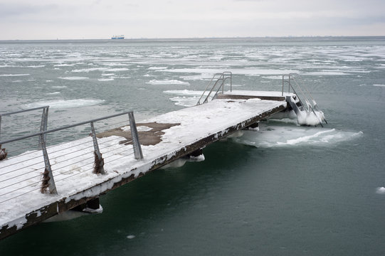 Jetty at winter
