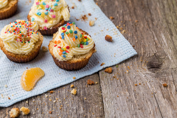Cupcakes with white frosting and sprinkles