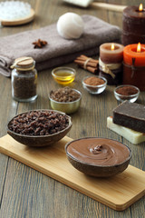 Fototapeta premium trattamenti per copro e viso con aroma di cioccolato, maschera esfoliante e cioccolato fuso
