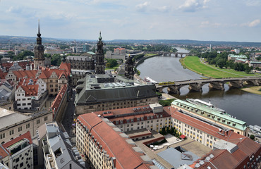 Fototapeta na wymiar Blick auf das Schloss in Dresden