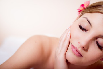 Naklejka premium Portrait pretty woman during spa massage procedures in salon