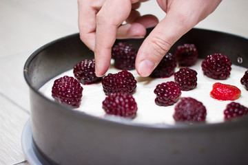 Cooking berry cheesecake.