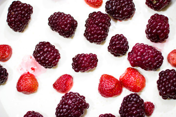 Cooking berry cheesecake.