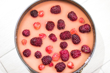 Cooking berry cheesecake.