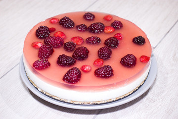 Cooking berry cheesecake.